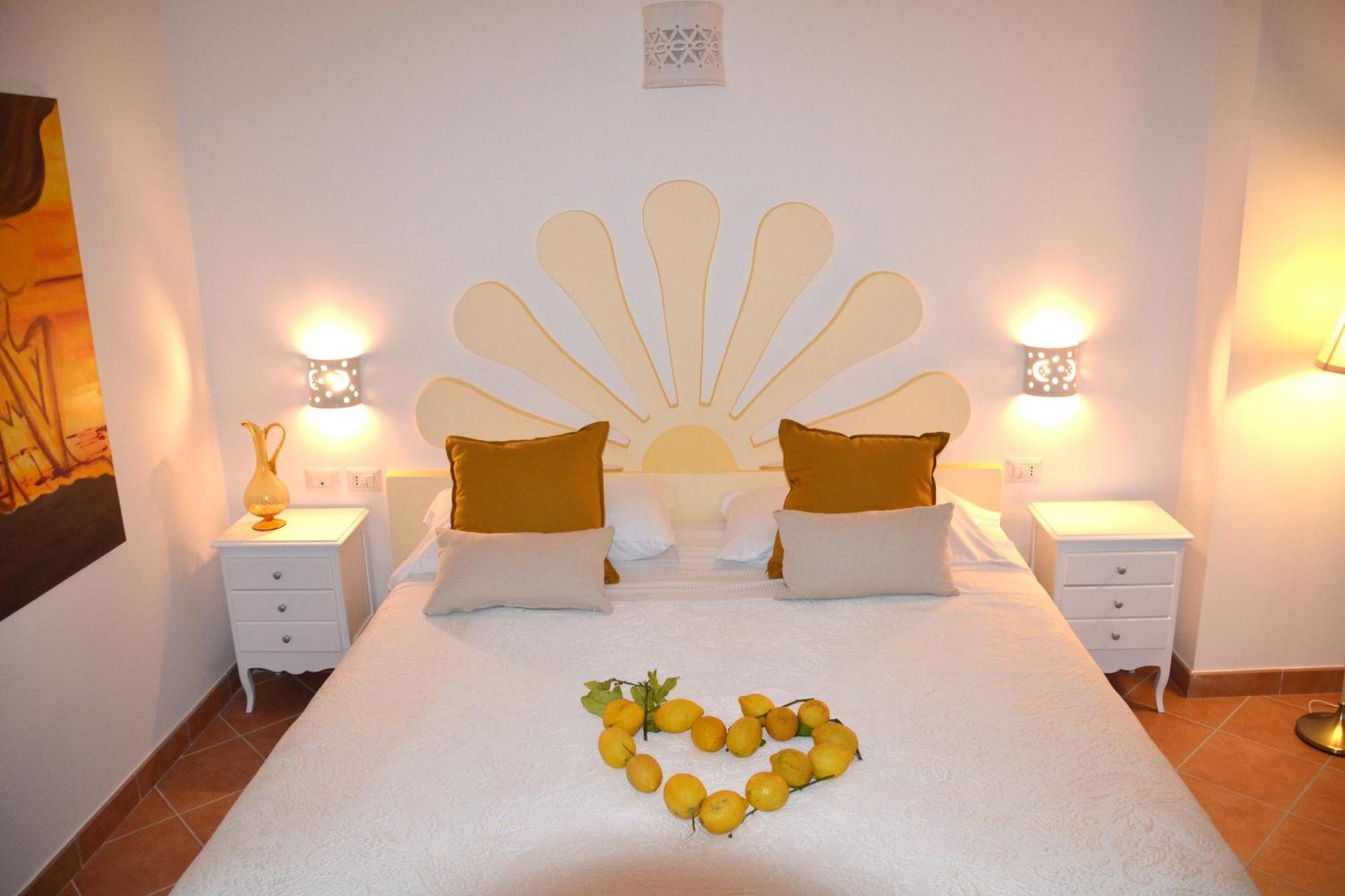 Villa Santa Chiara Positano Suites Esterno foto